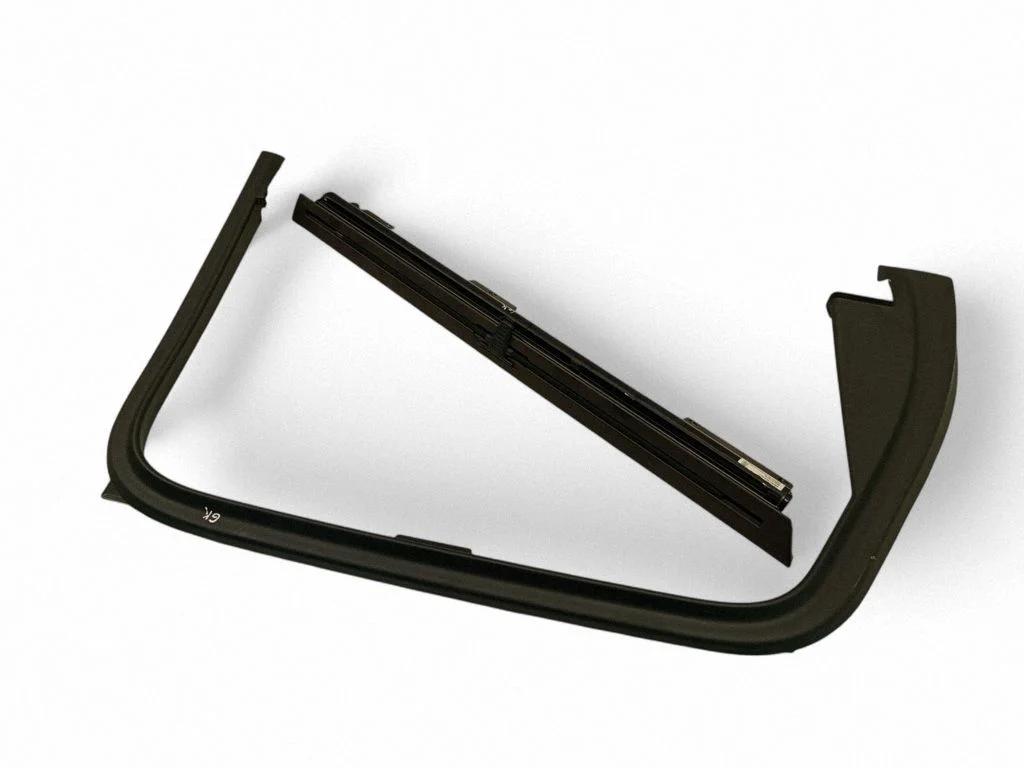 Aizmugurējā loga aizkariņš 4M0861333B