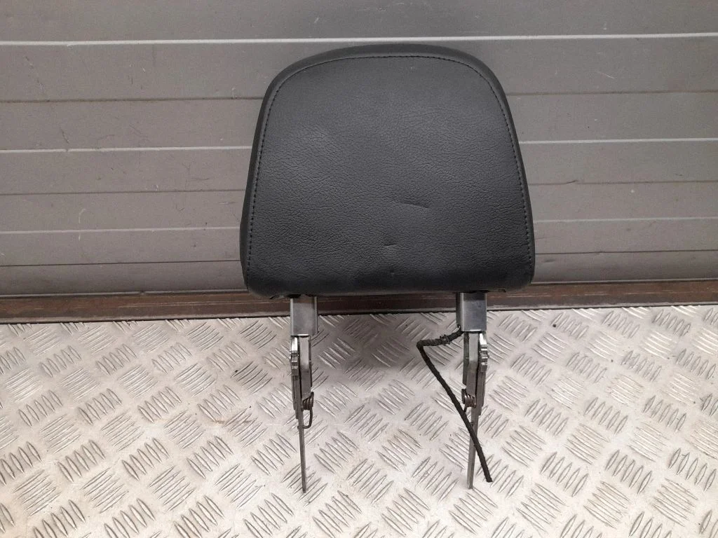 Priekšējā sēdekļa pagalvis – priekšējā kreisā