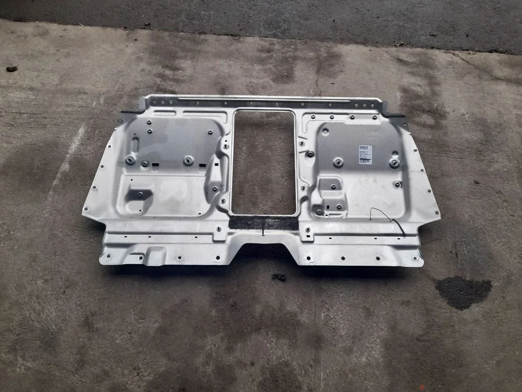 Bagāžnieka starpsiena 4H0813501F