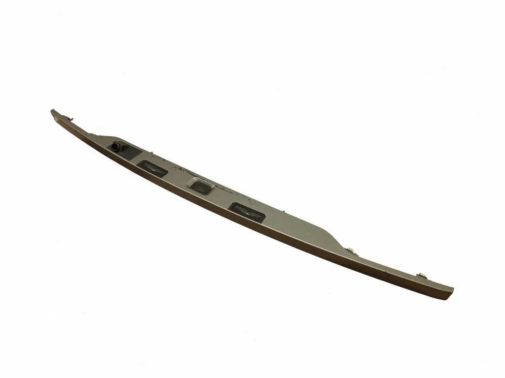 Aizmugurējā vāka numura zīmes apgaismojuma josla BJ3240406