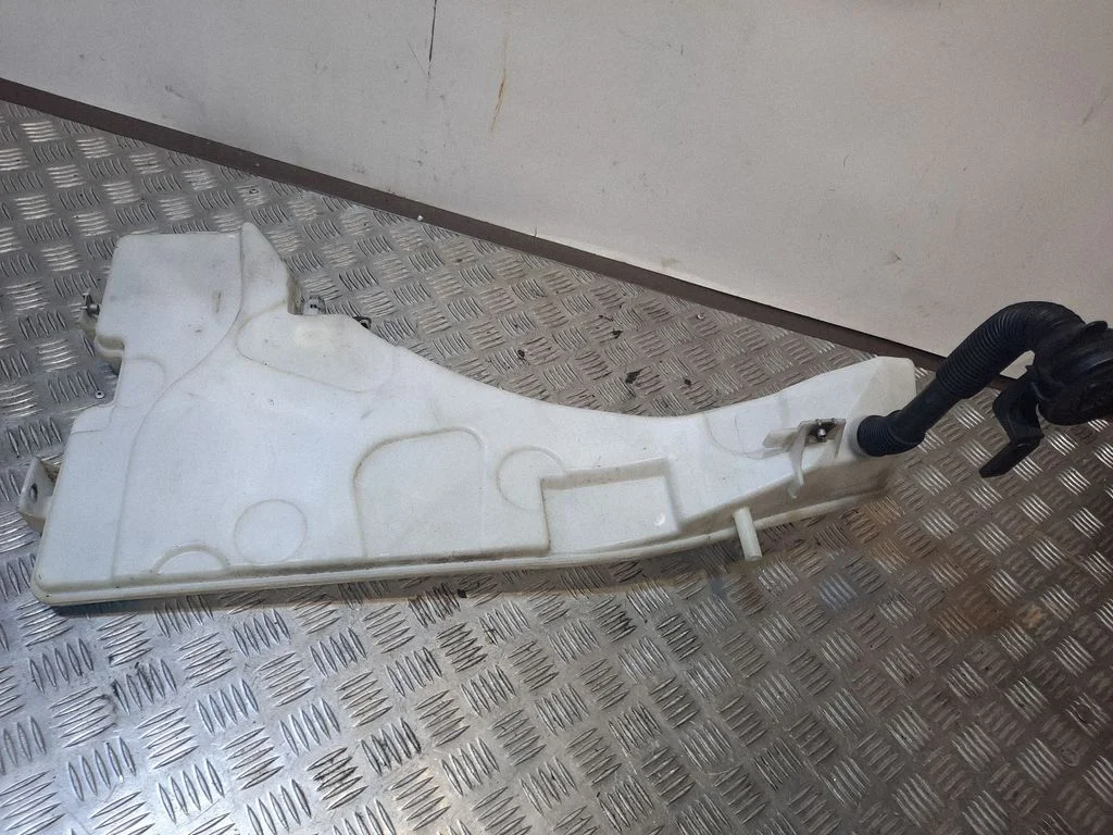 Lamp washer fluid tank – BMW X6 E71 (2008-2014)