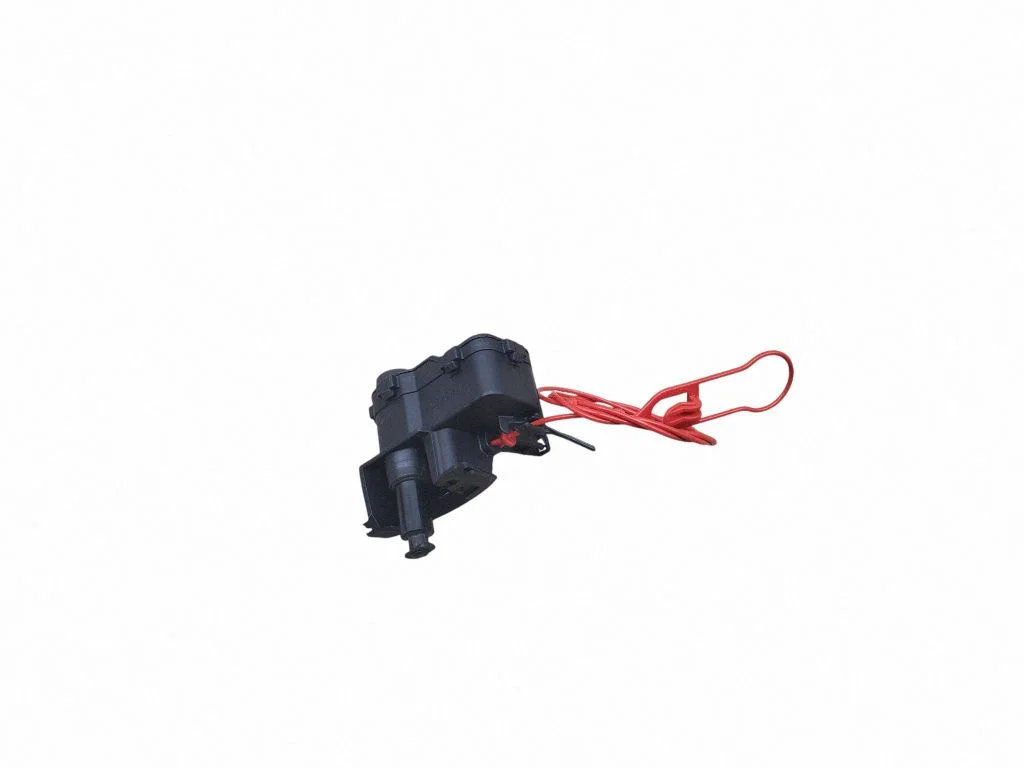 Degvielas tvertnes vāciņa slēdzenes motoriņš 8F0862153B