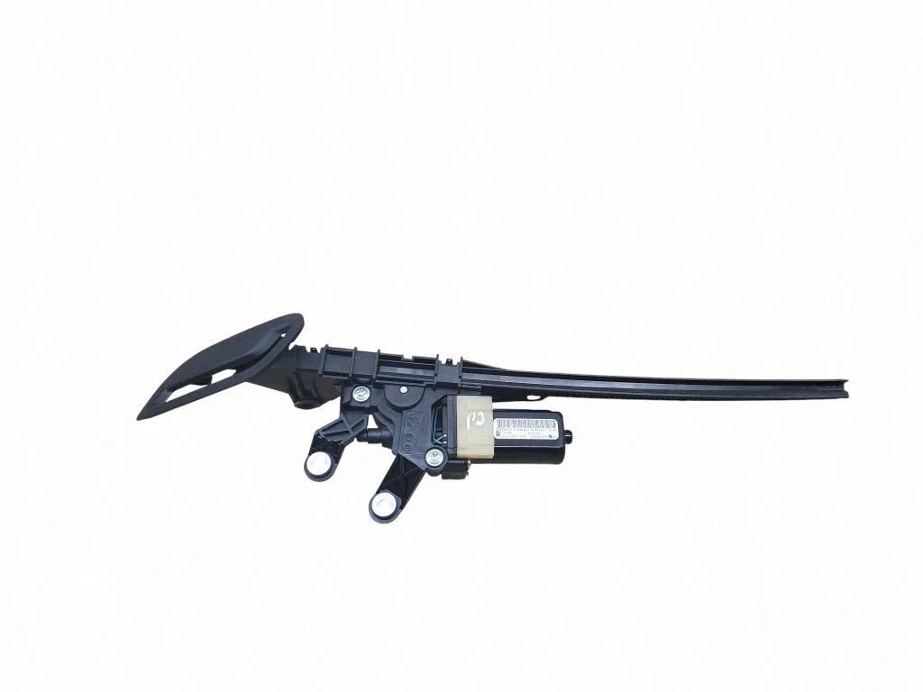 Drošības jostas regulēšanas motoriņš 8F0857760