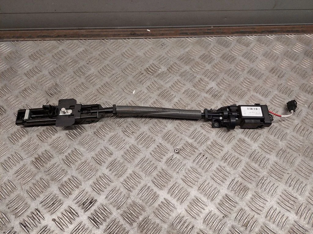 Seat belt adjustment motor – Audi A8 S8 D4 4H (2010-2016)