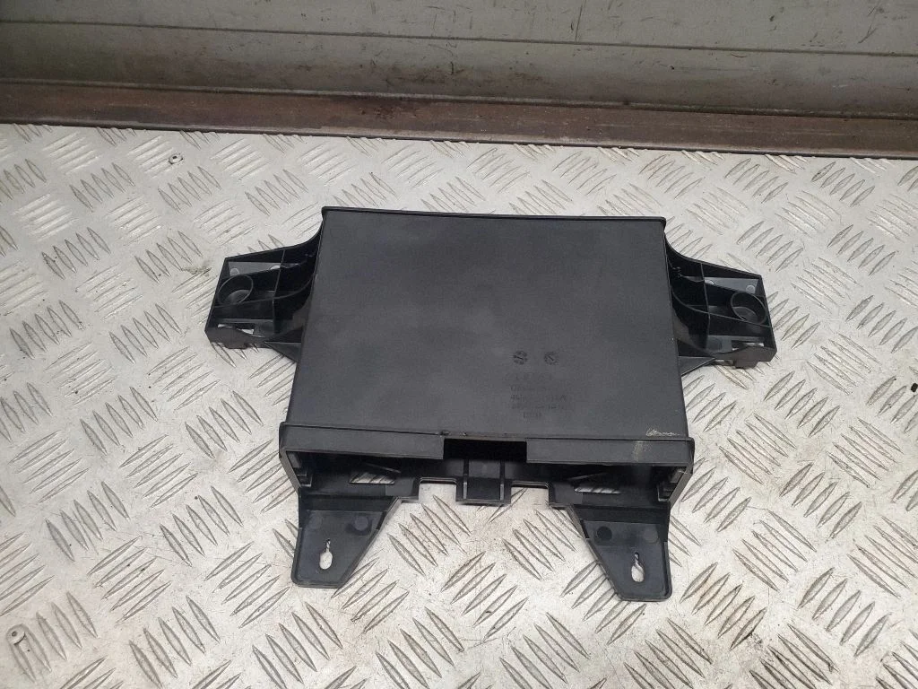 Navigācijas lasītāja kronšteins 4M8035317A