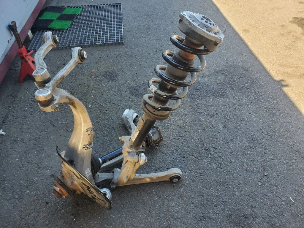 Esivedrustuse komplekt – Audi Q7 4M (2015-)