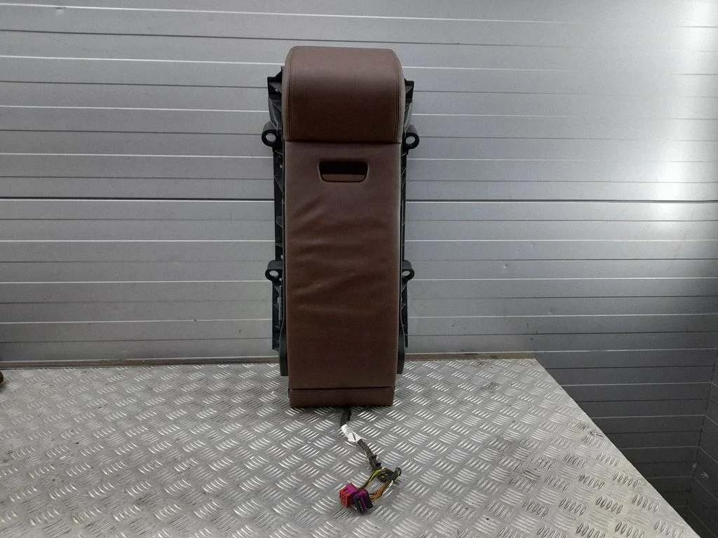 Aizmugurējā sēdekļa roku balsts 4H0885076L