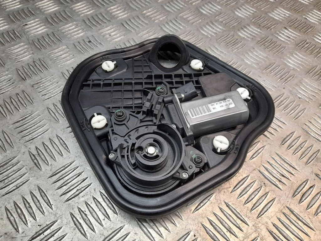 Esiukse pehmesulgemise mootor 4G8837004