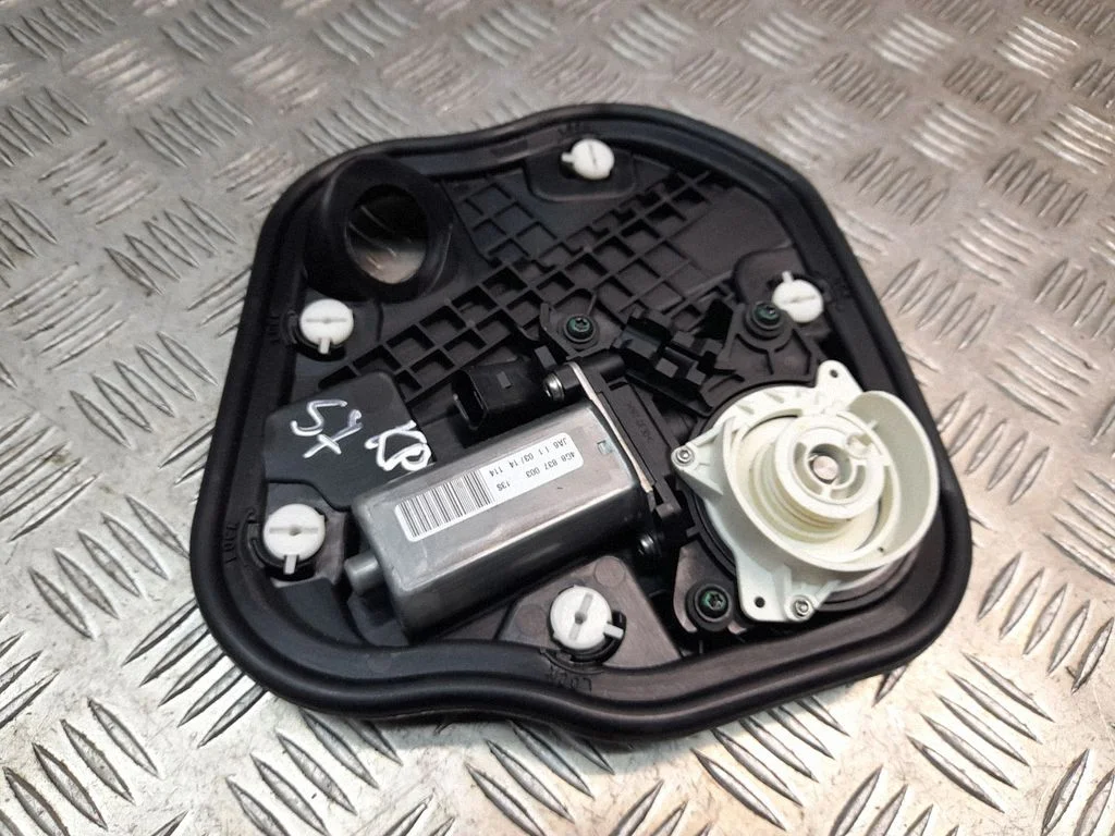 Esiukse pehmesulgemise mootor 4G8837003