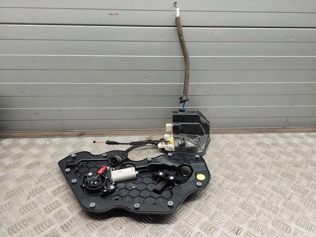 Domykacz drzwi tylnych 4H0839915