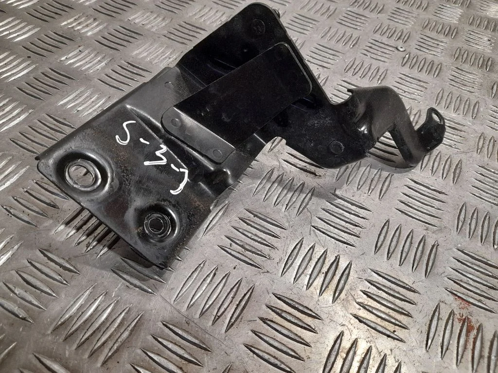 ABS sūkņa kronšteins – Audi A3 S3 8V (2013-2019)