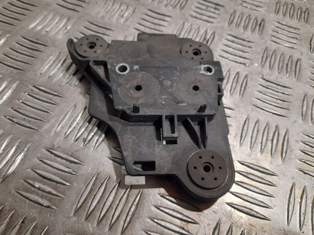 ABS-pumba kinnitus – Audi A3 S3 8V (2013-2019)