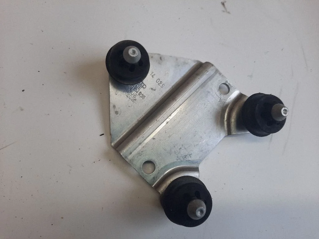 ABS sūkņa kronšteins 4H0614235