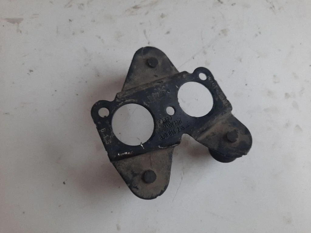 ABS sūkņa kronšteins 8J0614235