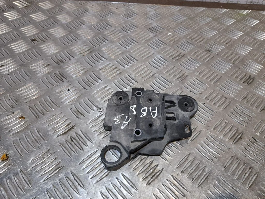 ABS-pumba kinnitus – Audi A3 S3 8V (2013-2019)