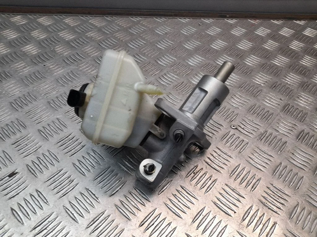 Master brake cylinder – Audi Q5 SQ5 8R (2008-2017)