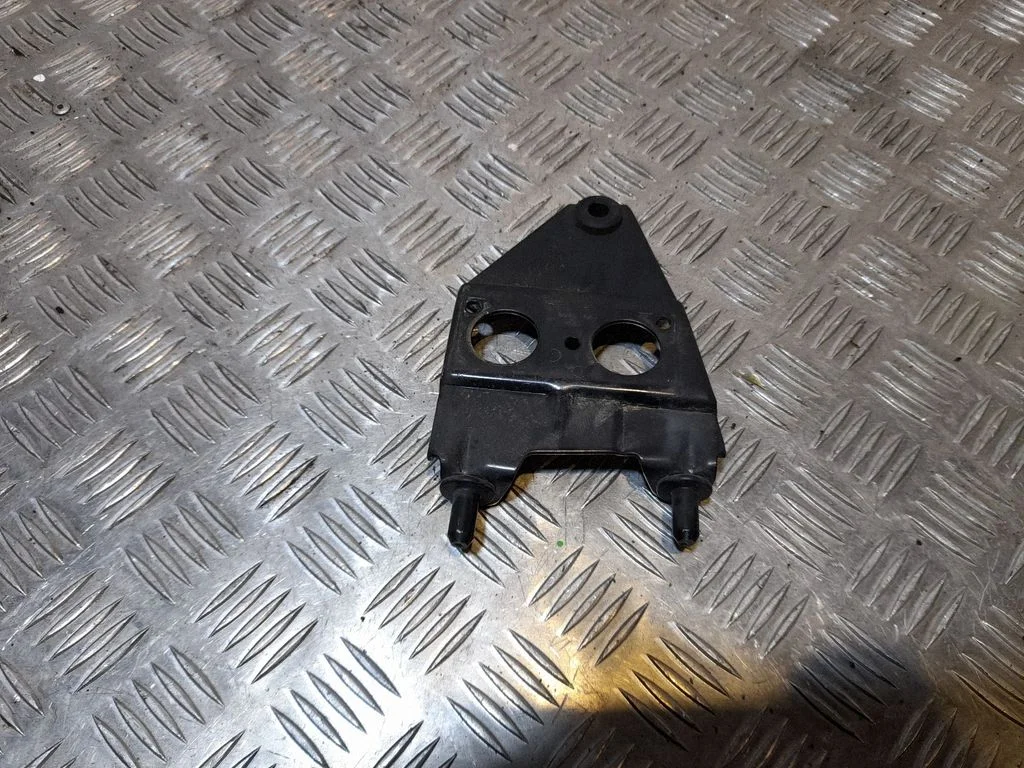 ABS sūkņa kronšteins K0614235D