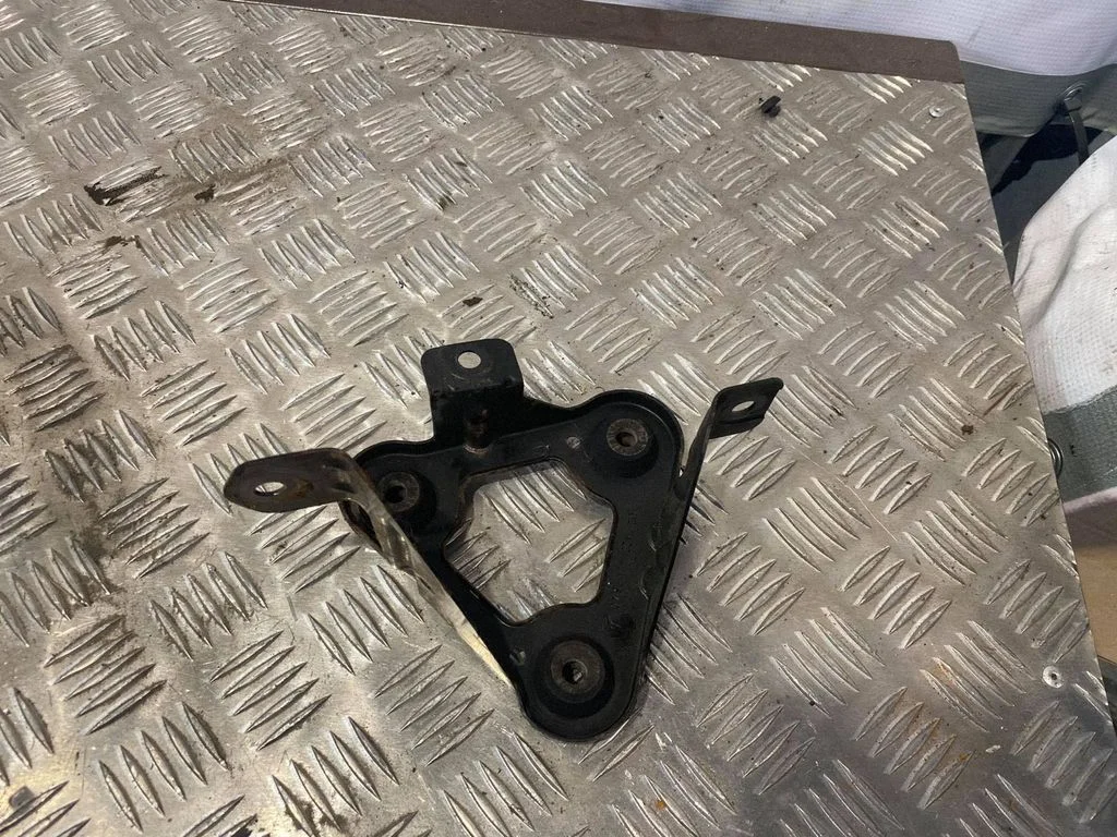 ABS pump bracket – Mercedes-Benz S-Class W221 (2005-2013)