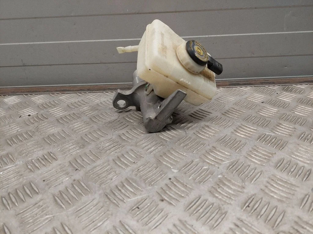 Master brake cylinder – Audi A4 Allroad B8 (2008-2016)
