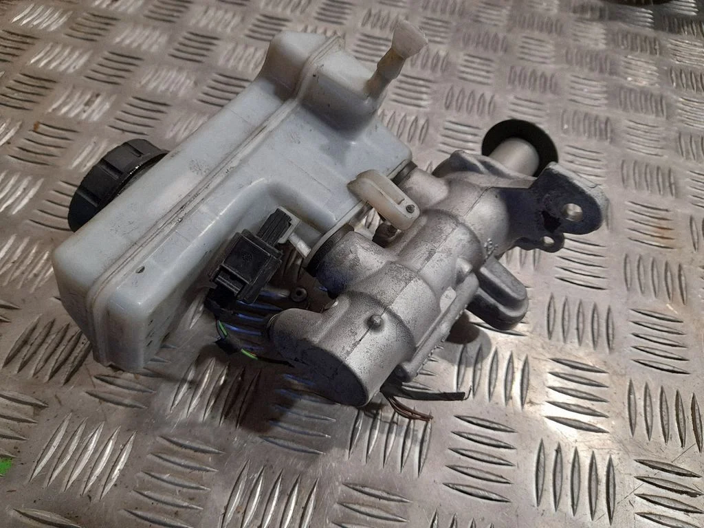 Galvenais bremžu cilindrs – Audi A3 S3 8V (2013-2019)