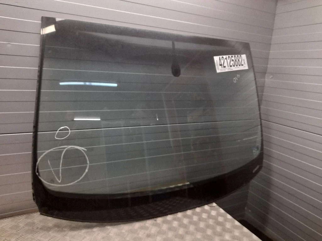 Front windscreen/windshield window – Audi Q7 4L (2005-2015)