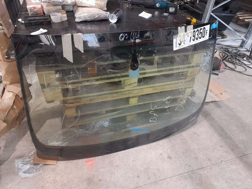 Front windscreen/windshield window – Audi Q7 4L (2005-2015)