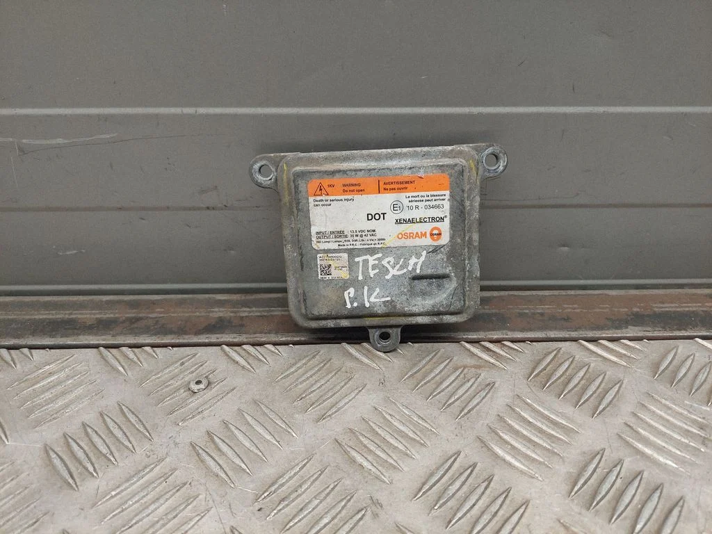 Headlight ballast module Xenon – Tesla Model S (2012-)