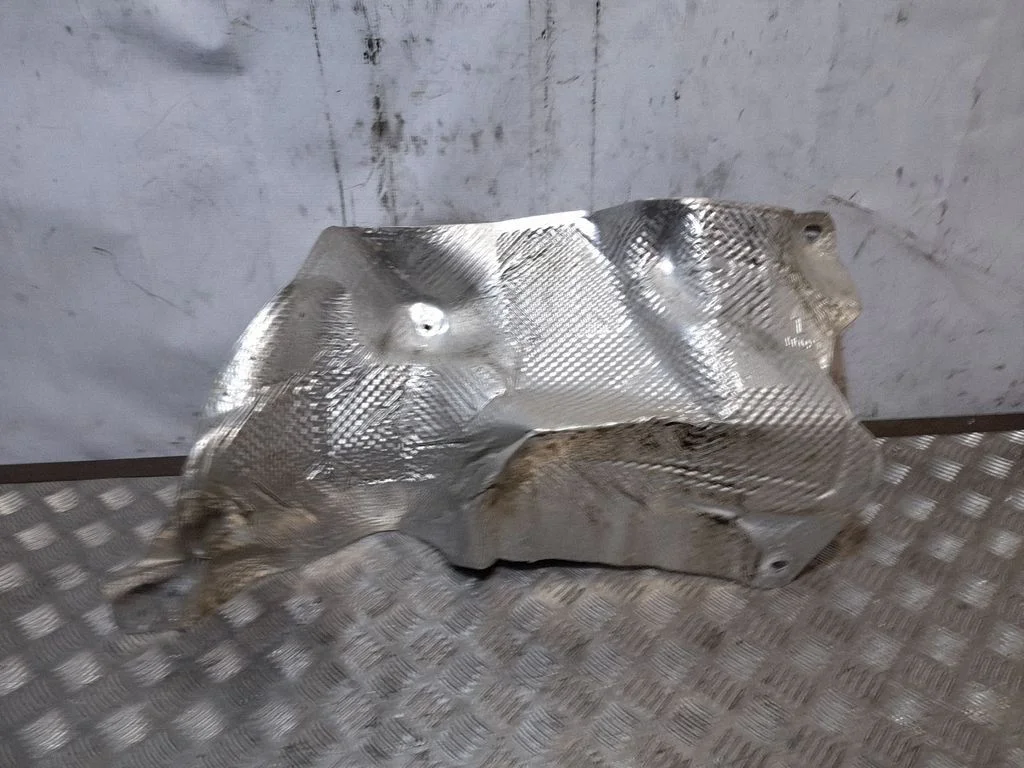 Heat shield in engine bay – Chrysler Pacifica (2017-)
