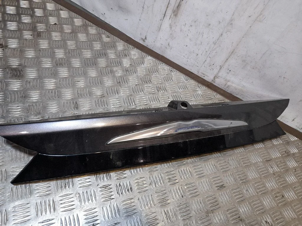 Tagaluugi spoiler – Chrysler Pacifica (2017-)