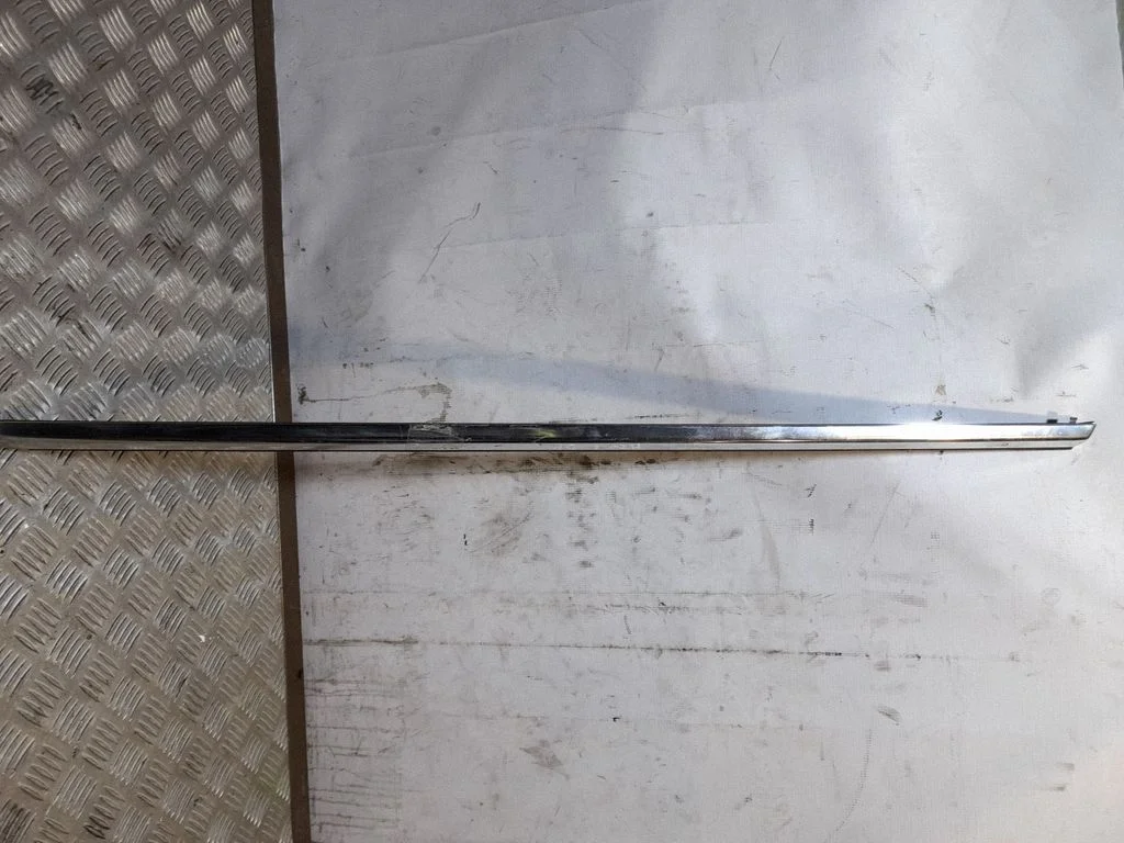 Front door glass trim molding – Mercedes-Benz CLK-Class C207 A207 (2010-2017)
