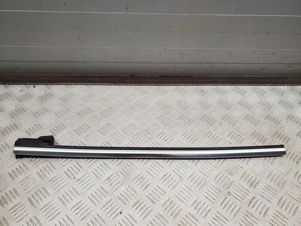 Rear side glass trim 8F0853764E