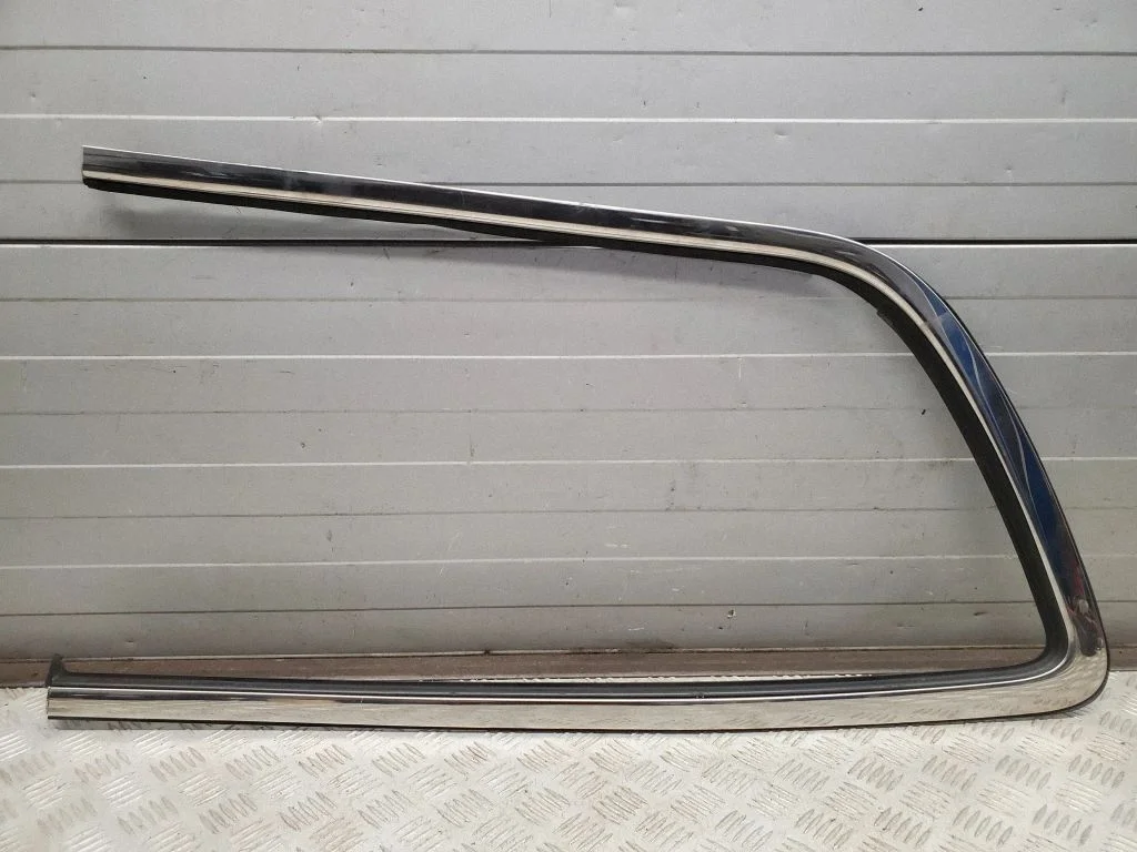 Rear side glass trim 68227296AC