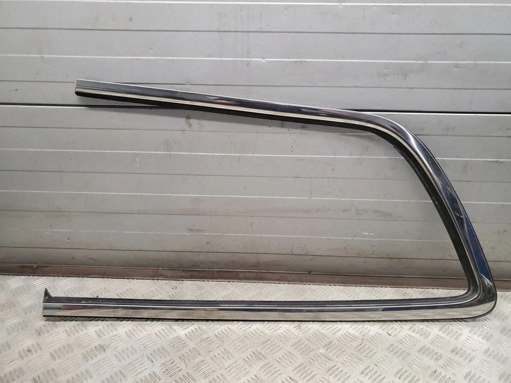 Rear side glass trim 68227296AD