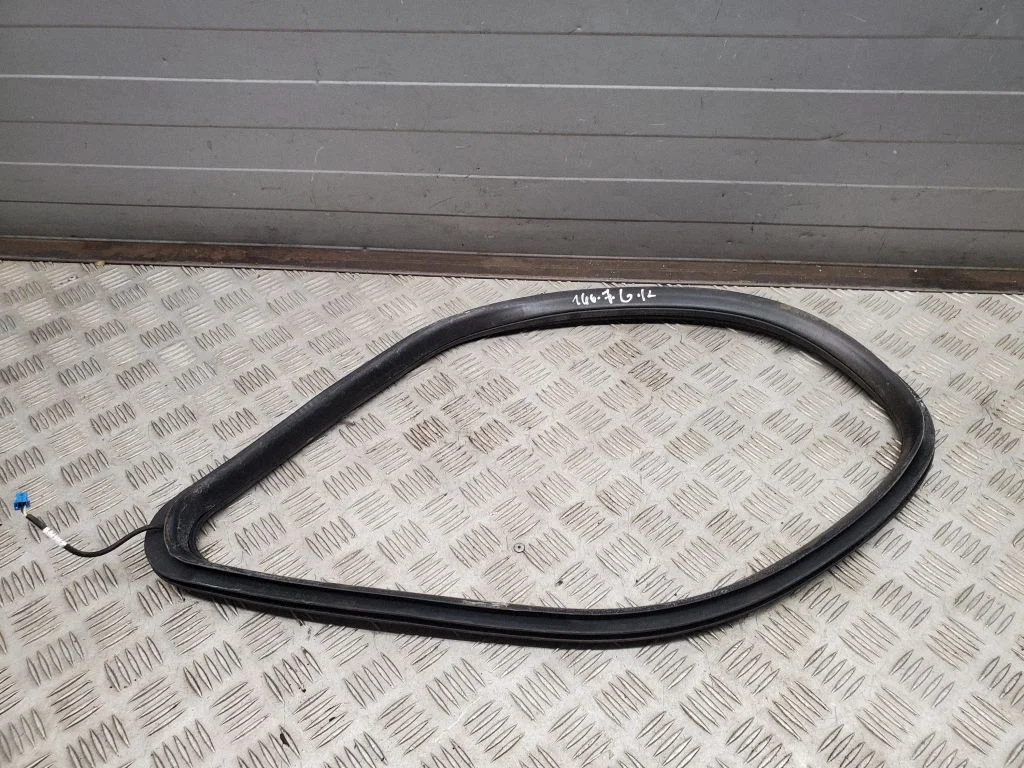 Aizmugurējā sāna stikla apdare – Mercedes-Benz GL klase X166 (2013-2019)