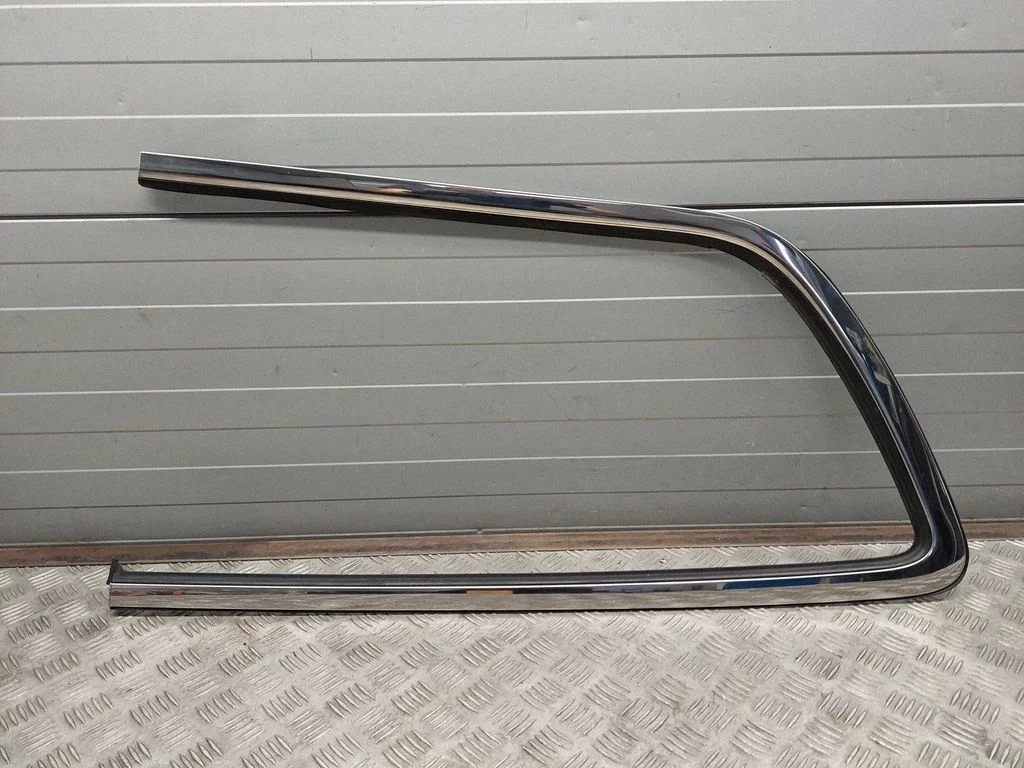 Rear side glass trim 68227296AD