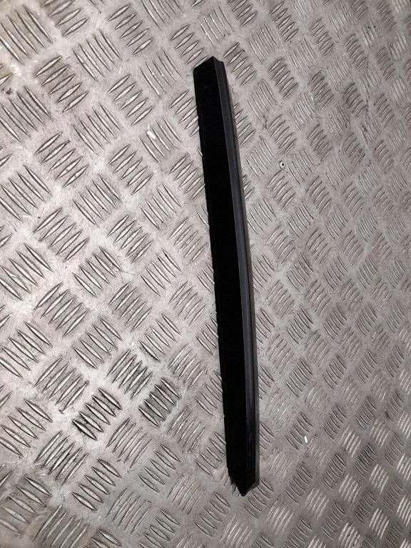 Rear side glass trim – Audi A8 S8 D4 4H (2010-2016)
