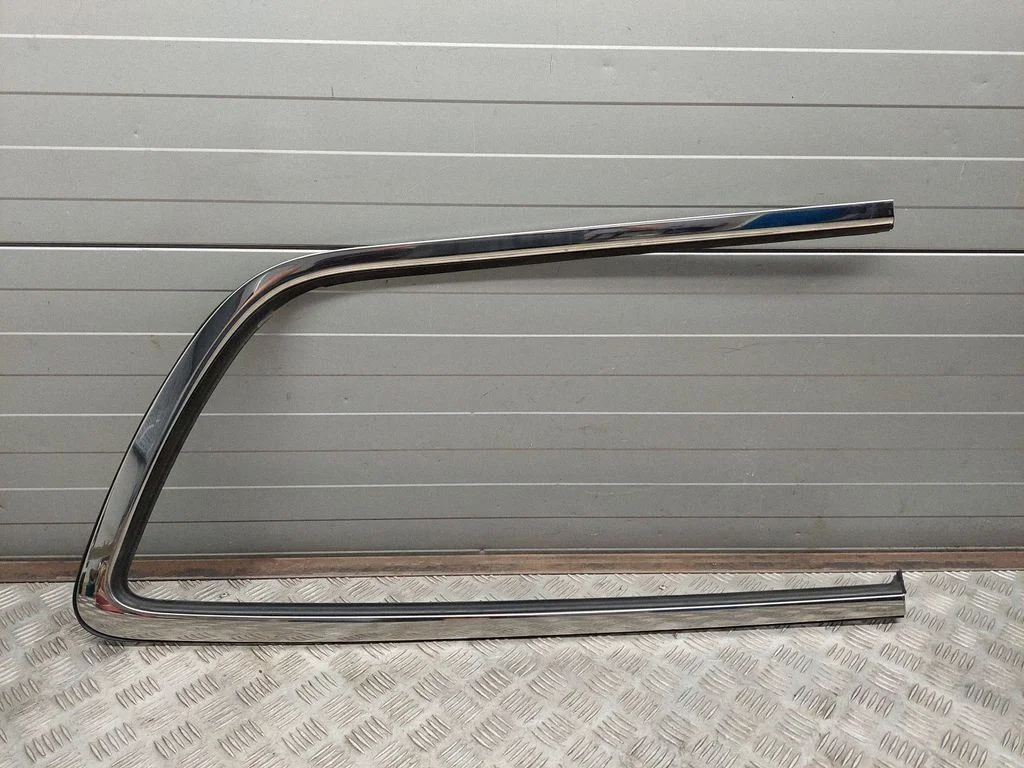 Rear side glass trim 68227297AD