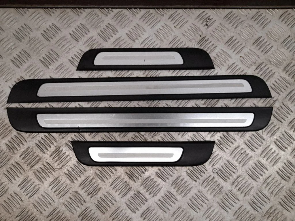 Läviste katete komplekt (sisemine) – Audi A7 S7 4G (2011-2017)