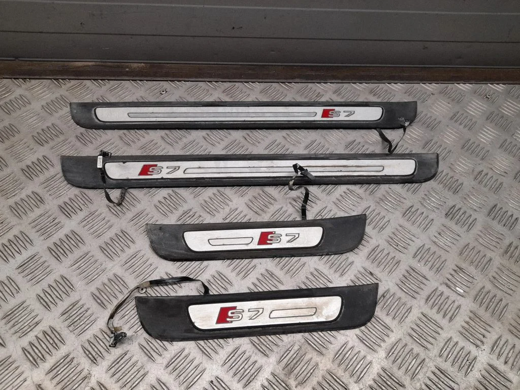 Läviste katete komplekt (sisemine) – Audi A7 S7 4G (2011-2017)