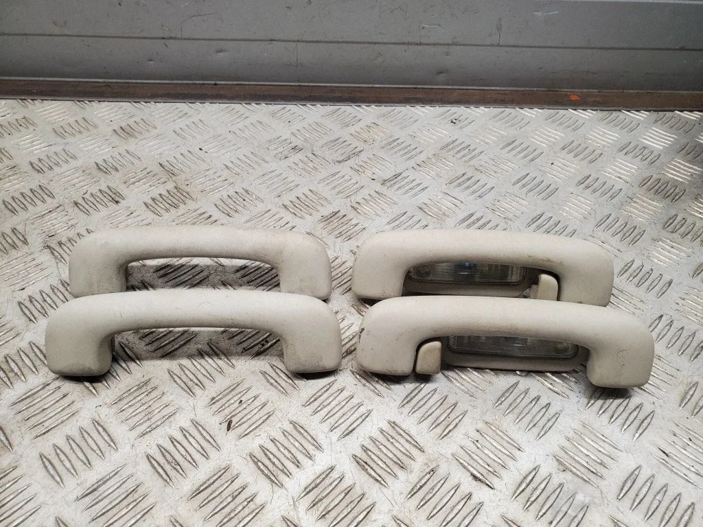 A set of handles for the ceiling – Jeep Grand Cherokee (2010-2021)