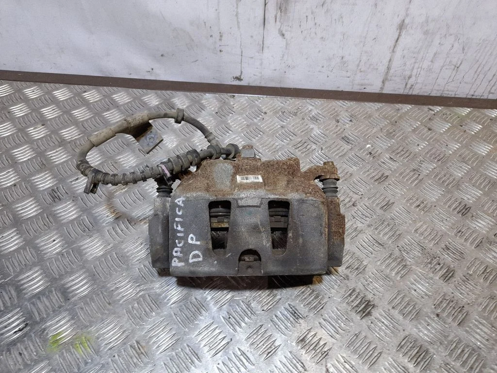 Front brake caliper – Chrysler Pacifica (2017-)