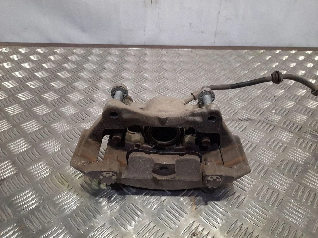 Esimene pidurisadul 8K0105AJ