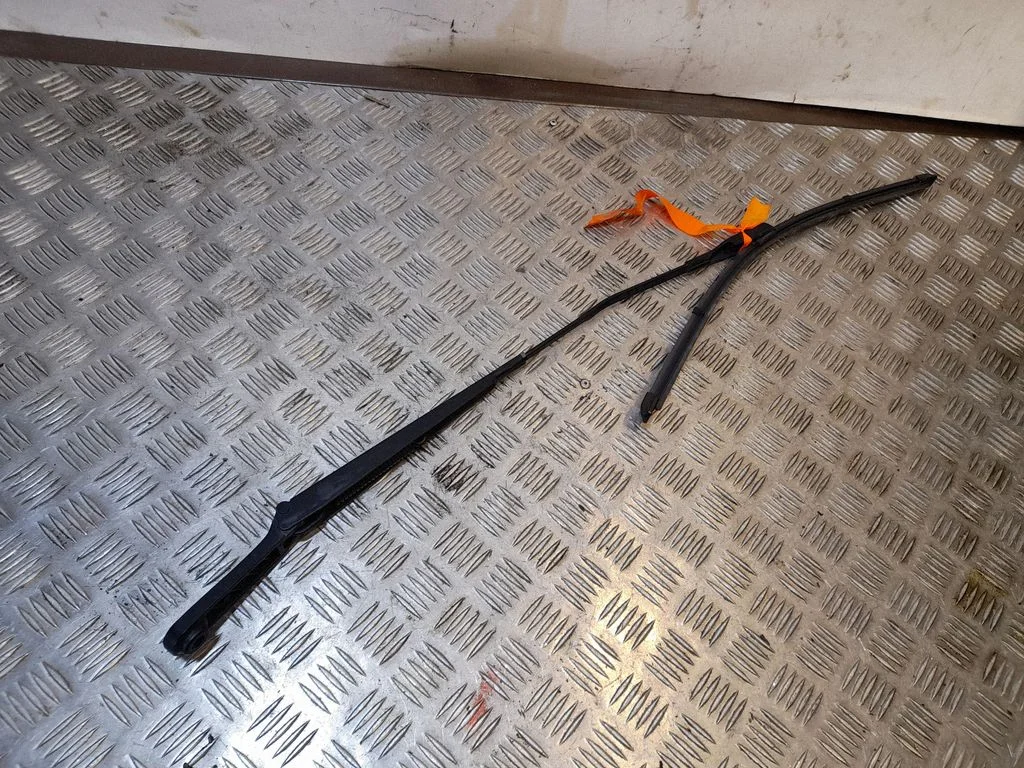 Front wiper blade arm 8U0955408A
