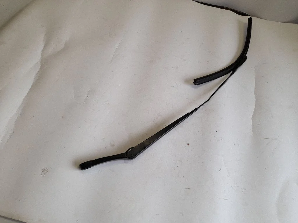 Windshield/front glass wiper blade – Audi Q5 SQ5 8R (2008-2017)