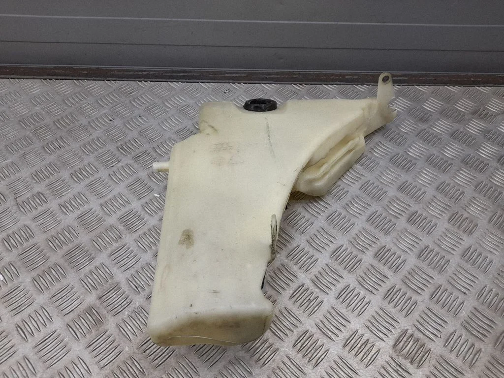 Logu mazgāšanas šķidruma tvertne 8T0955453C