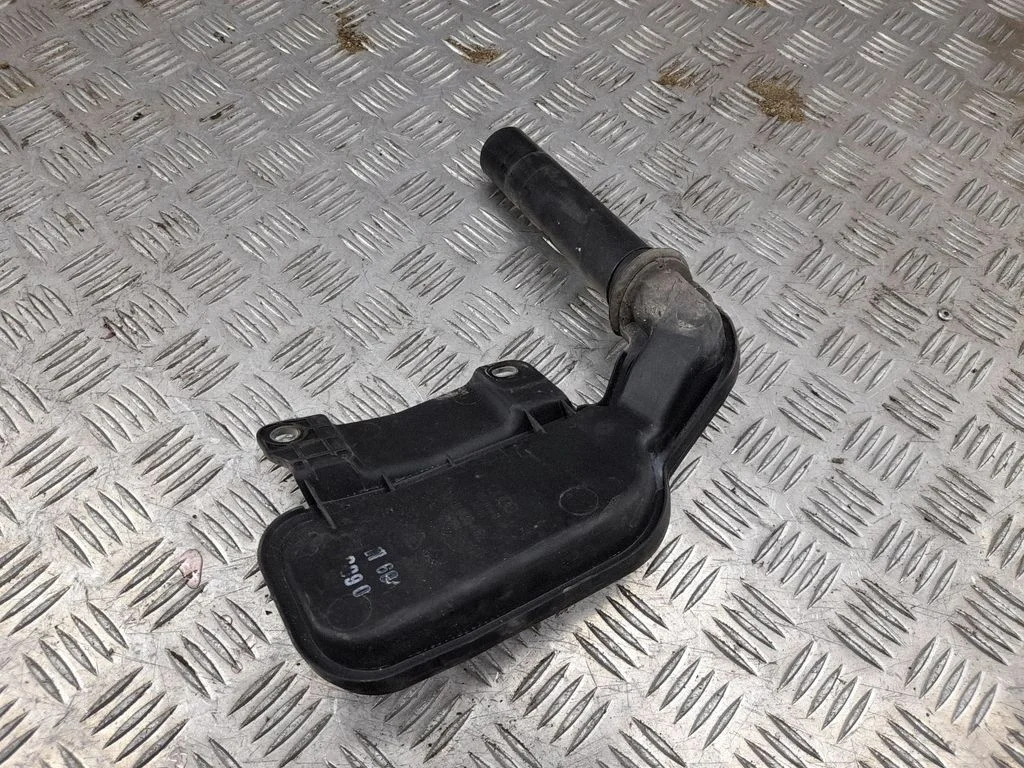 Logu mazgāšanas šķidruma tvertne 8R0955452