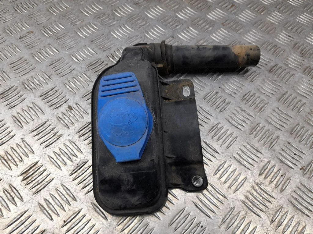 Windshield washer fluid reservoir/tank 8R0955452