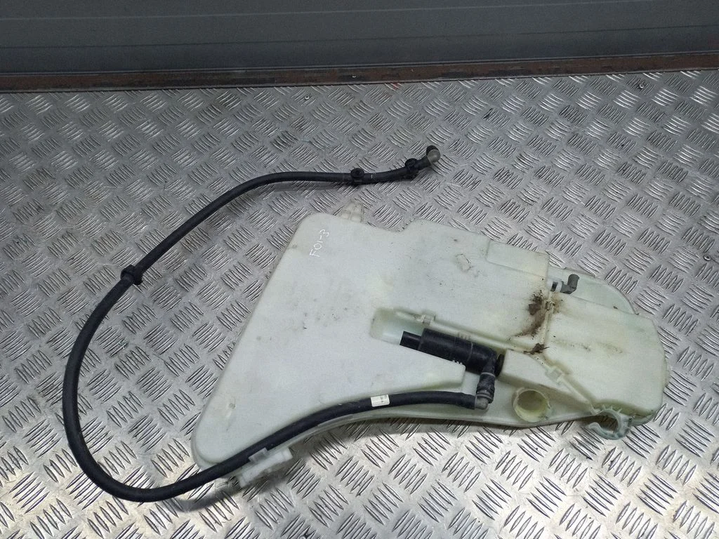 Klaasipesuvedeliku paak – BMW 7-seeria F01 F02 F03 F04 (2008-2016)