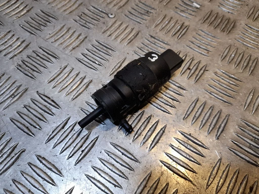 Windscreen/windshield washer pump – Audi A6 Allroad C6 (2006-2011)