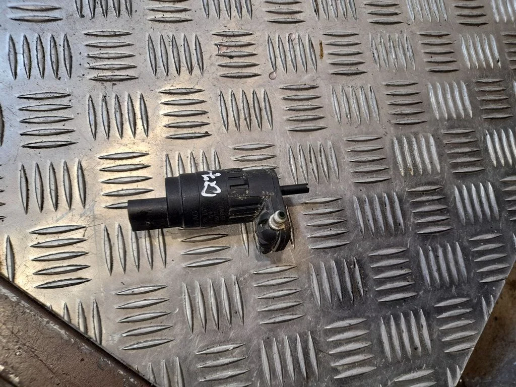 Klaasipesuvedeliku pump (klaaside) – Audi Q7 4L (2005-2015)
